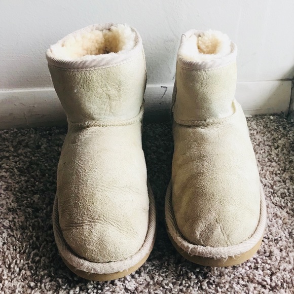 UGG Woman’s CLASSIC MINI II BOOT - Picture 2 of 8